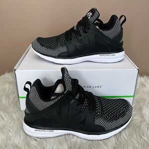 {APL Athletic Propulsion Labs} Ascent Sneaker in Black / White - Women's 6 - NWT
